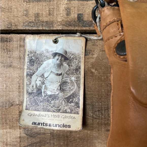 Honeysuckle- crème brûlée,  Leather handbag - Picture 6 of 8